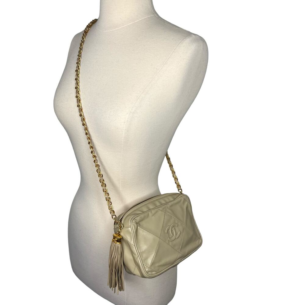 Chanel Vintage Chain Strap Camera Bag - Picture 4 of 15